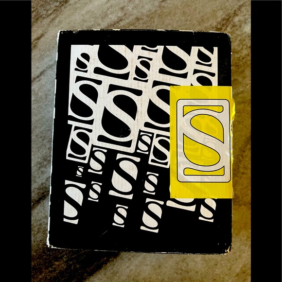 Inside The Studio - The Sideshow Collectibles Studio Book - Figures Art Creators - Picture 1 of 16